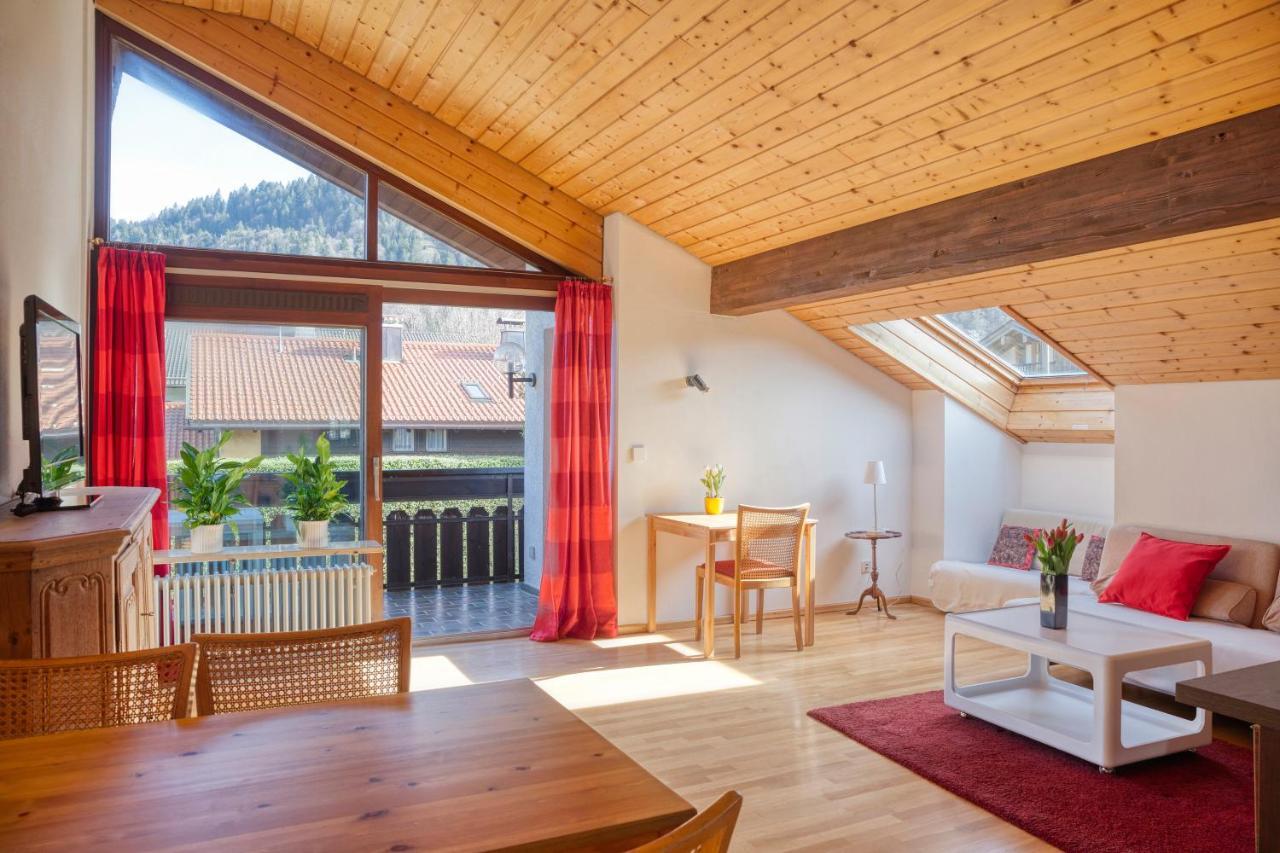 Ruhige Ferienwohnung Partenkirchen 2 جارمش بارتنكيرشن المظهر الخارجي الصورة